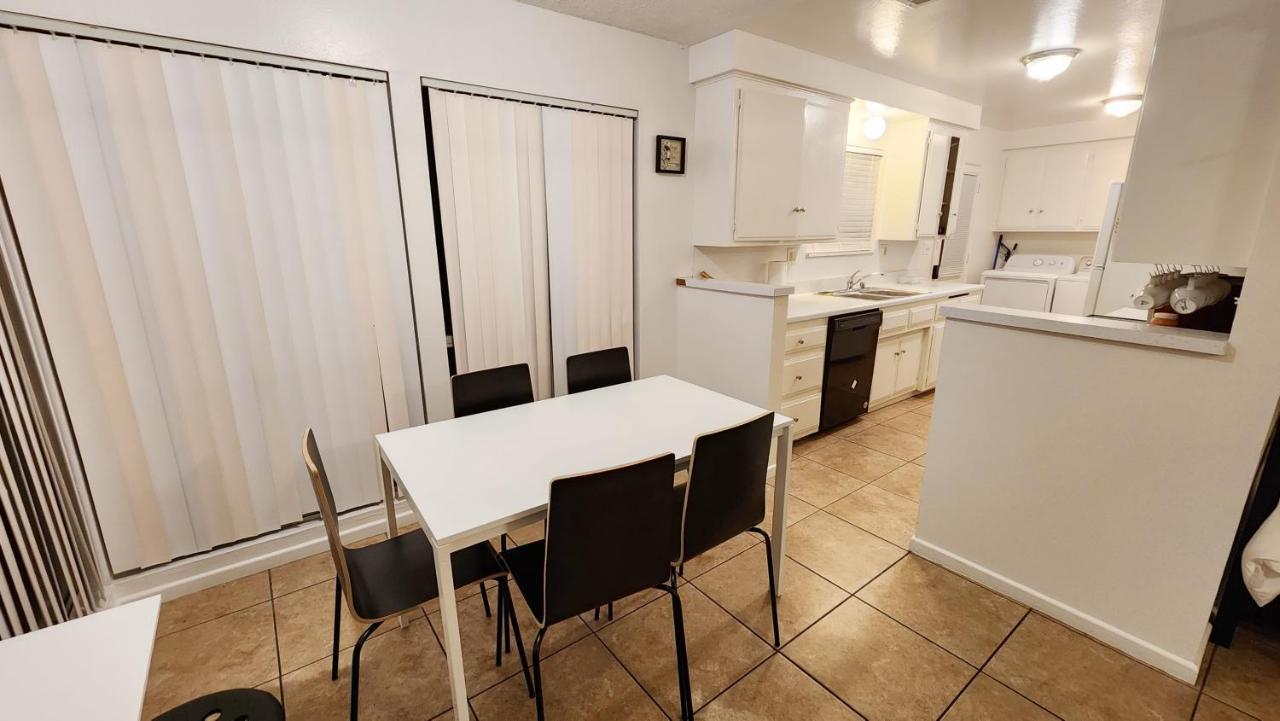 Centrally Located, 4X Queen, 300 Mbps Internet With Backyard! Hemet Dış mekan fotoğraf