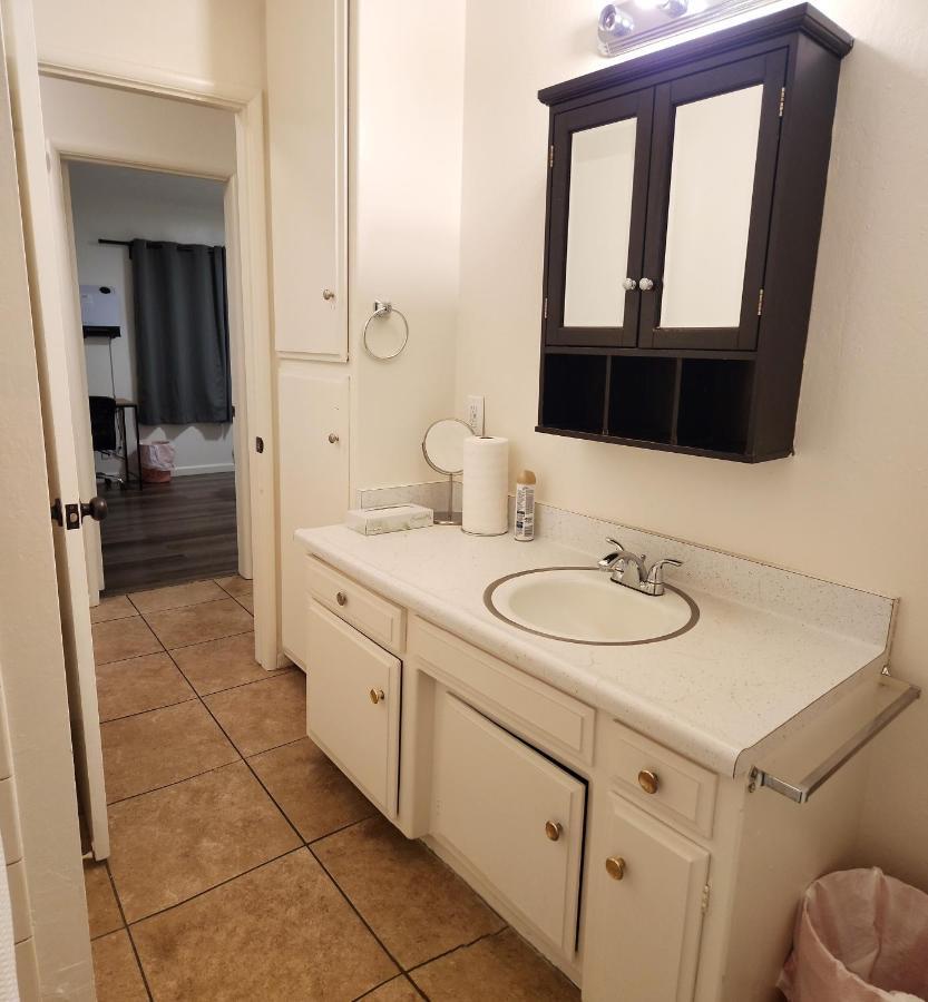 Centrally Located, 4X Queen, 300 Mbps Internet With Backyard! Hemet Dış mekan fotoğraf