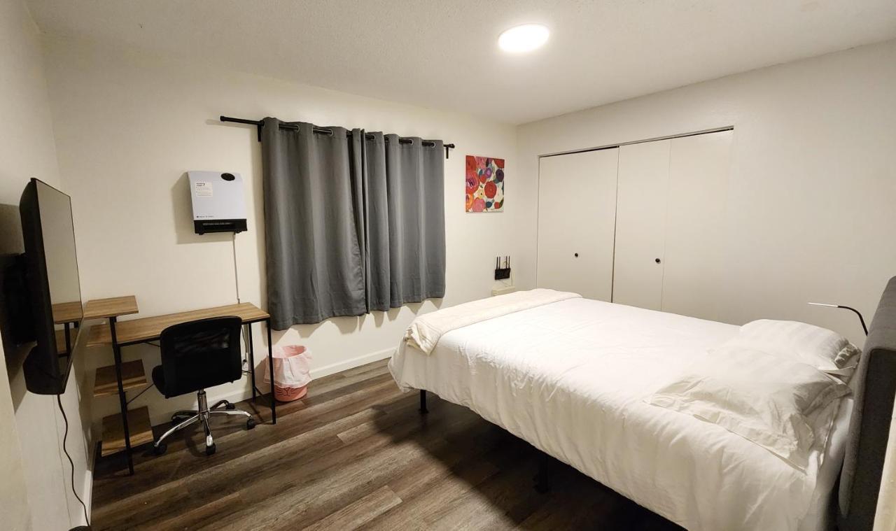 Centrally Located, 4X Queen, 300 Mbps Internet With Backyard! Hemet Dış mekan fotoğraf