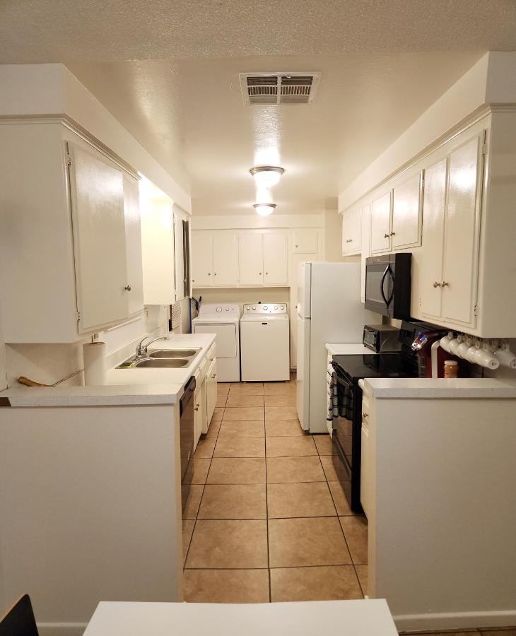 Centrally Located, 4X Queen, 300 Mbps Internet With Backyard! Hemet Dış mekan fotoğraf